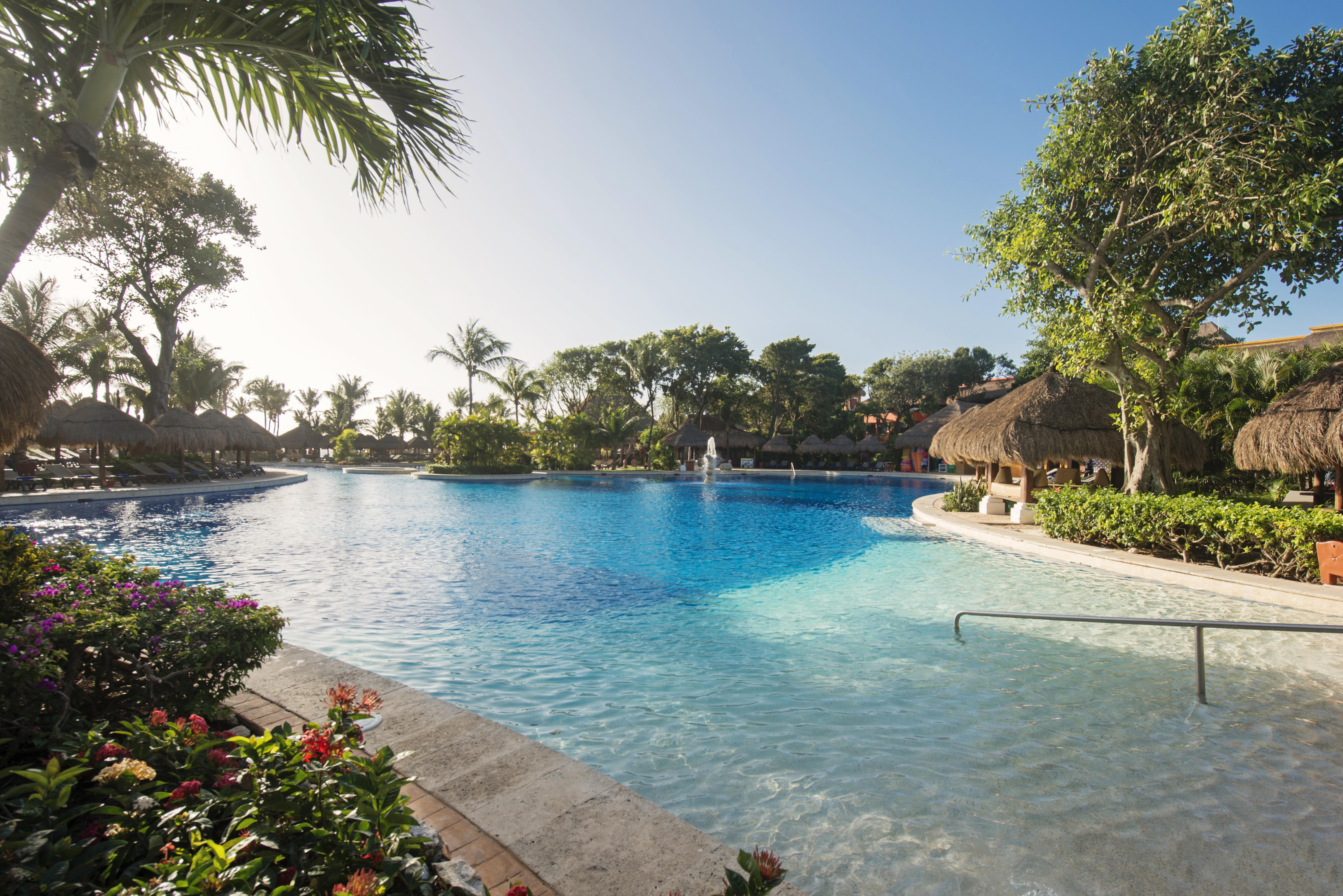 ホテル Iberostar Waves Quetzal プレヤデルカーメン エクステリア 写真