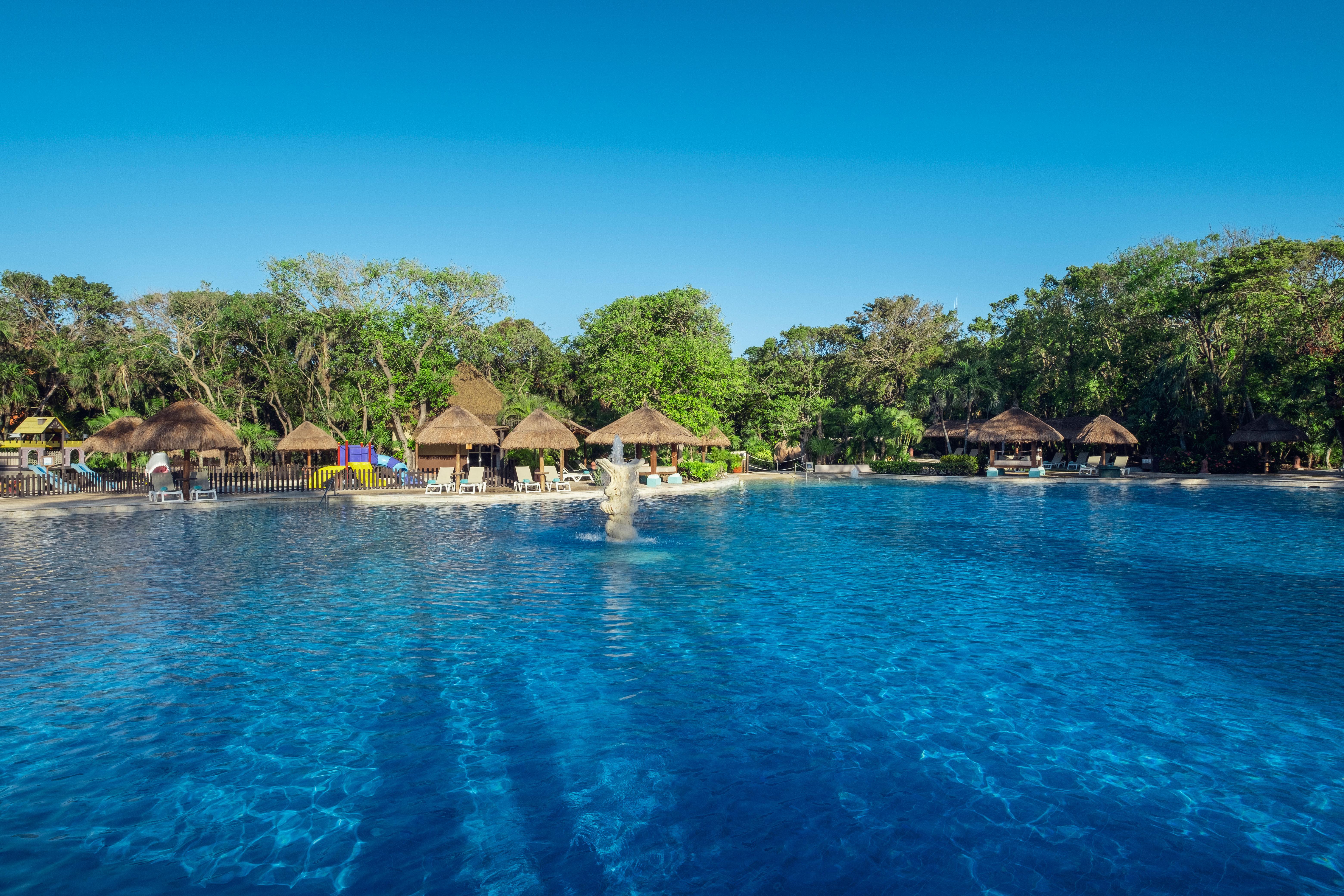 ホテル Iberostar Waves Quetzal プレヤデルカーメン エクステリア 写真