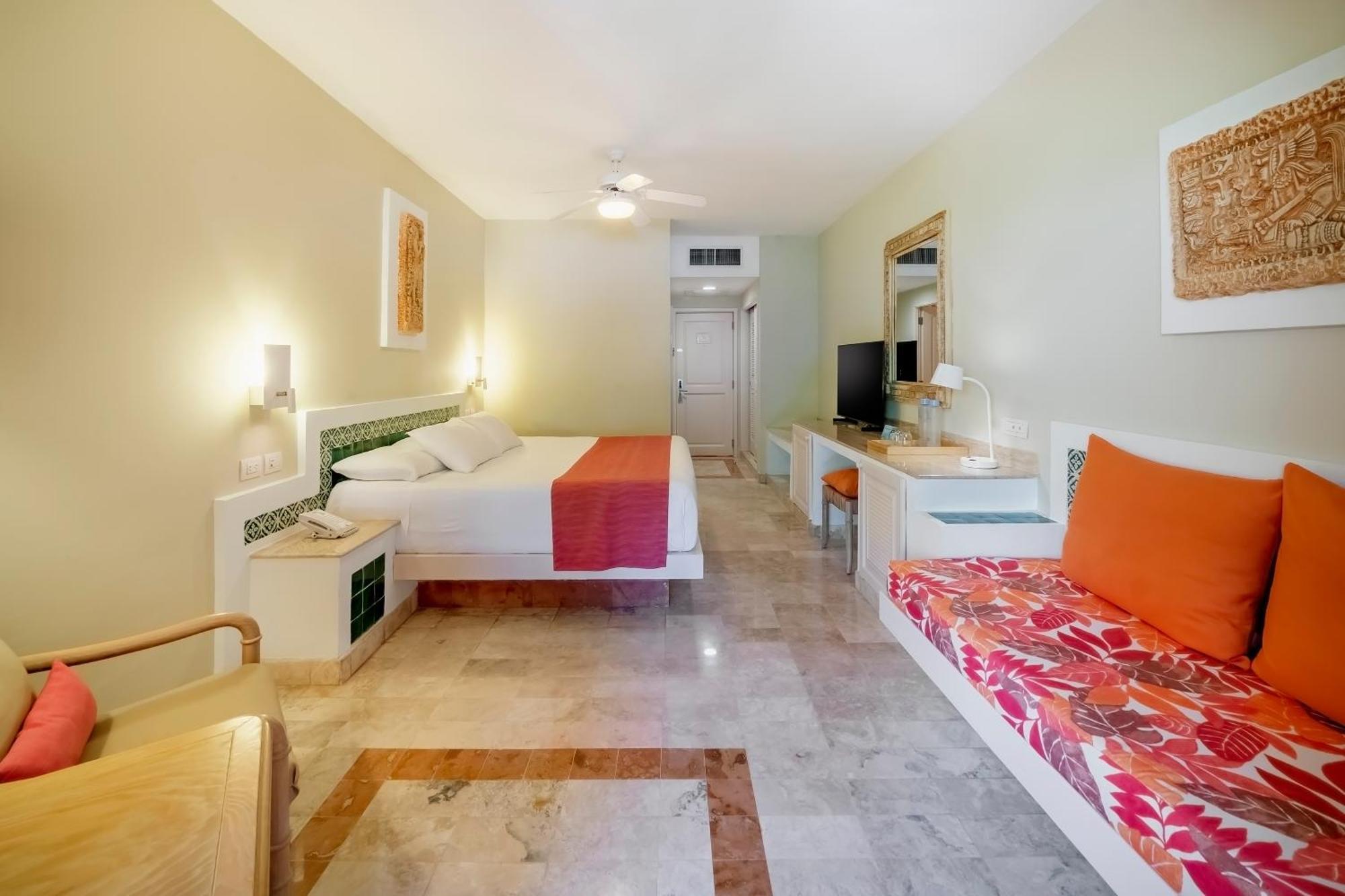 ホテル Iberostar Waves Quetzal プレヤデルカーメン エクステリア 写真