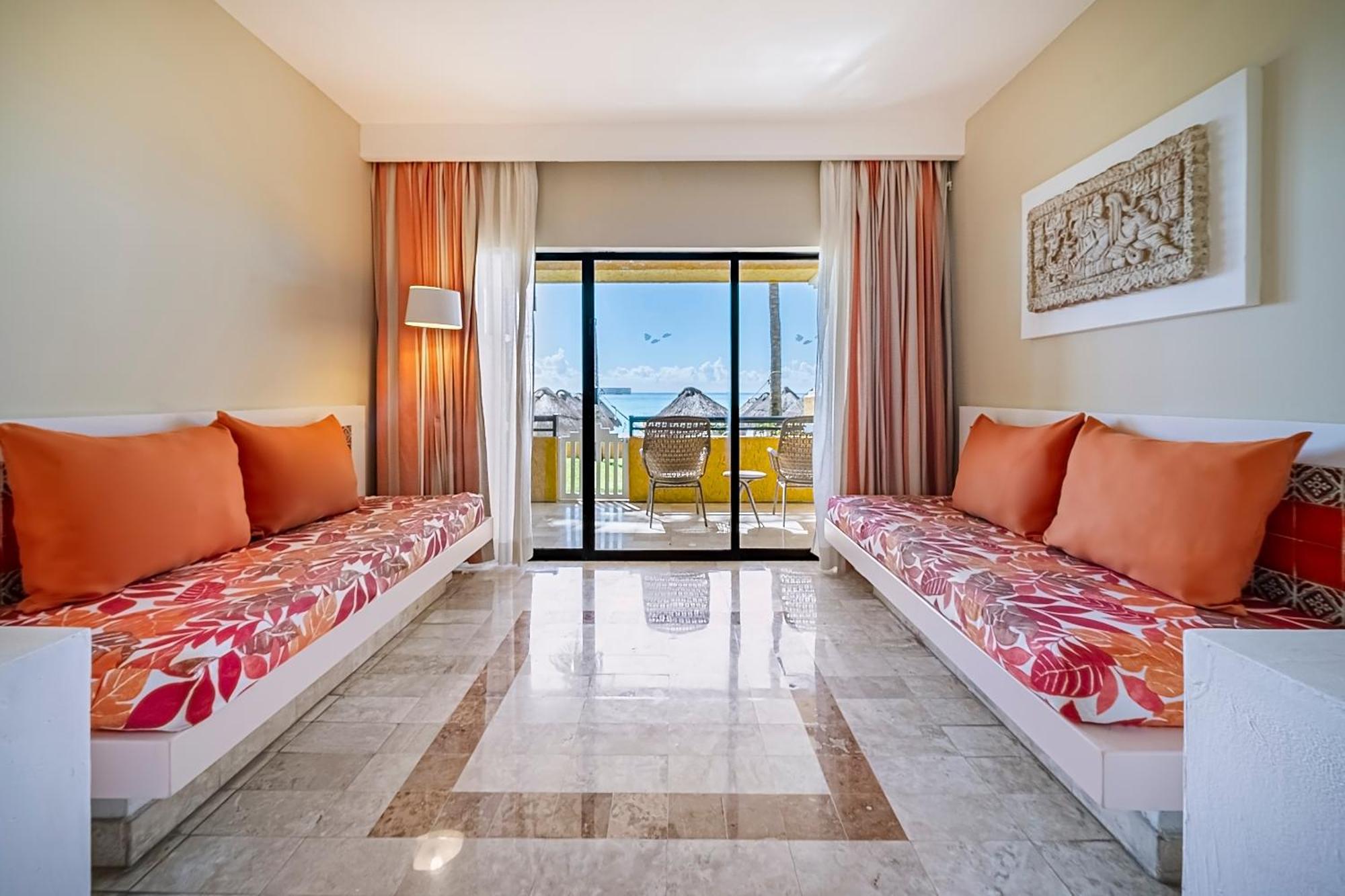 ホテル Iberostar Waves Quetzal プレヤデルカーメン エクステリア 写真